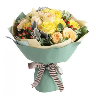 暗香----香槟玫瑰11枝，黄玫瑰8枝，红豆3枝